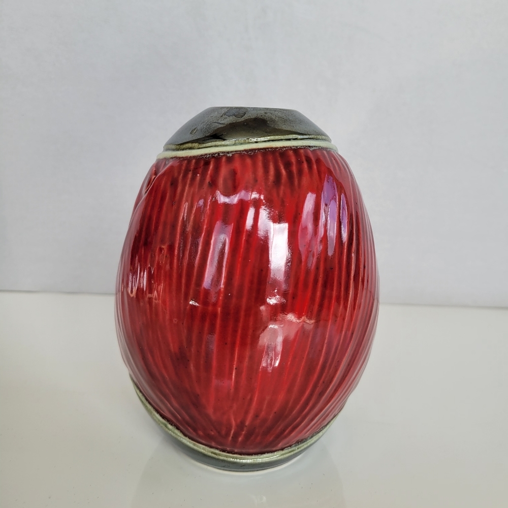 Studio Pottery Poppy Promise Small Vase Red - Picture 5 of 9